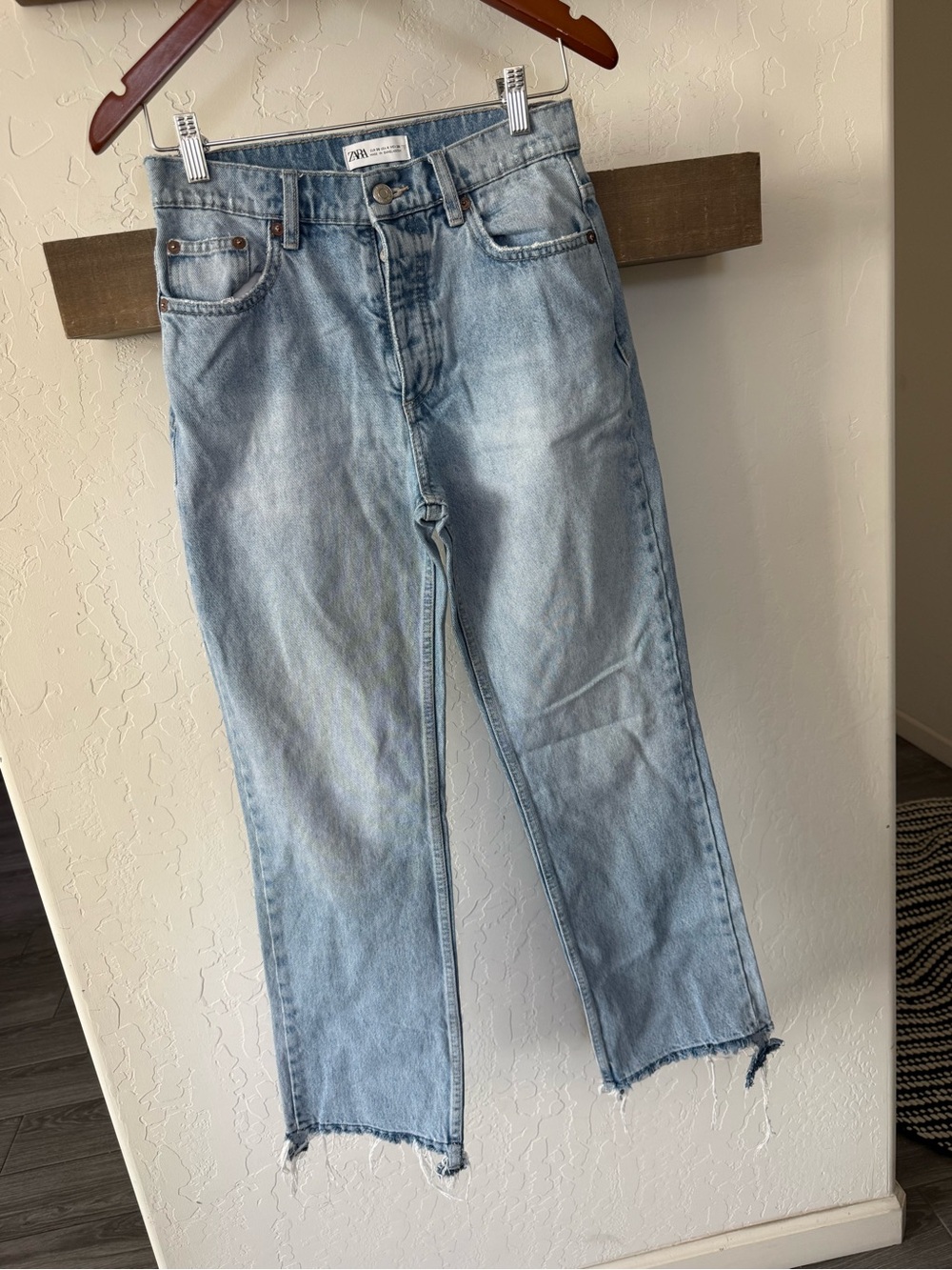 Zara|Women’s Light Wash Straight Leg Jeans with Raw Hem,high rise button fly••• - Picture 6 of 12